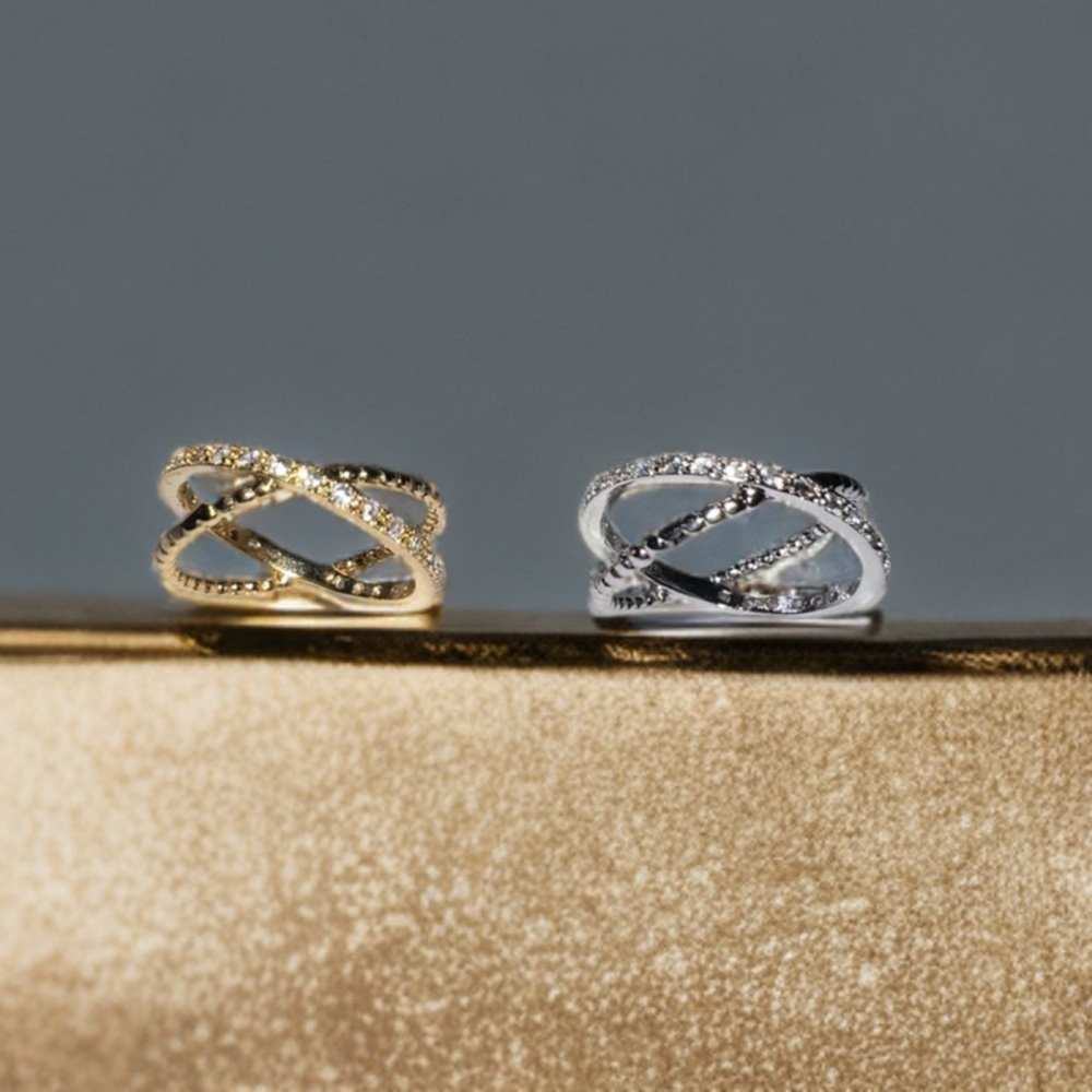 Elegant Gold and Silver Crossover Rings